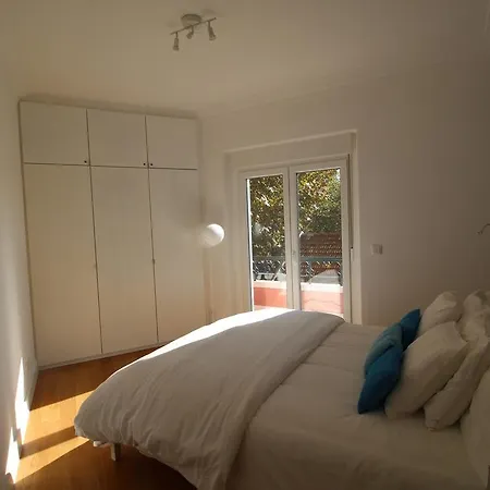 Sunflower Apartment *